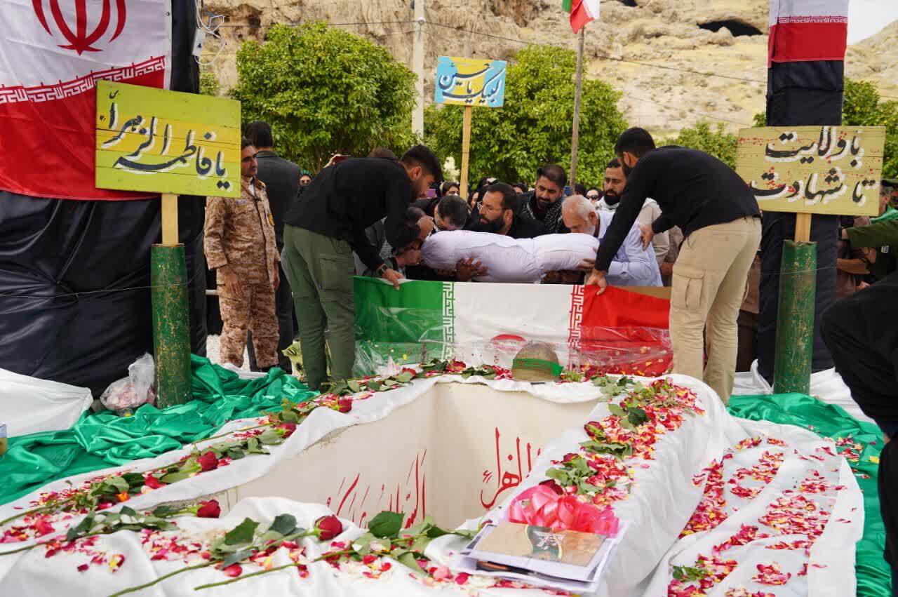 خون شهدا مهمترین سلاح ملت در برابر استکبار جهانی است خون شهدا مهمترین سلاح ملت در برابر استکبار جهانی است