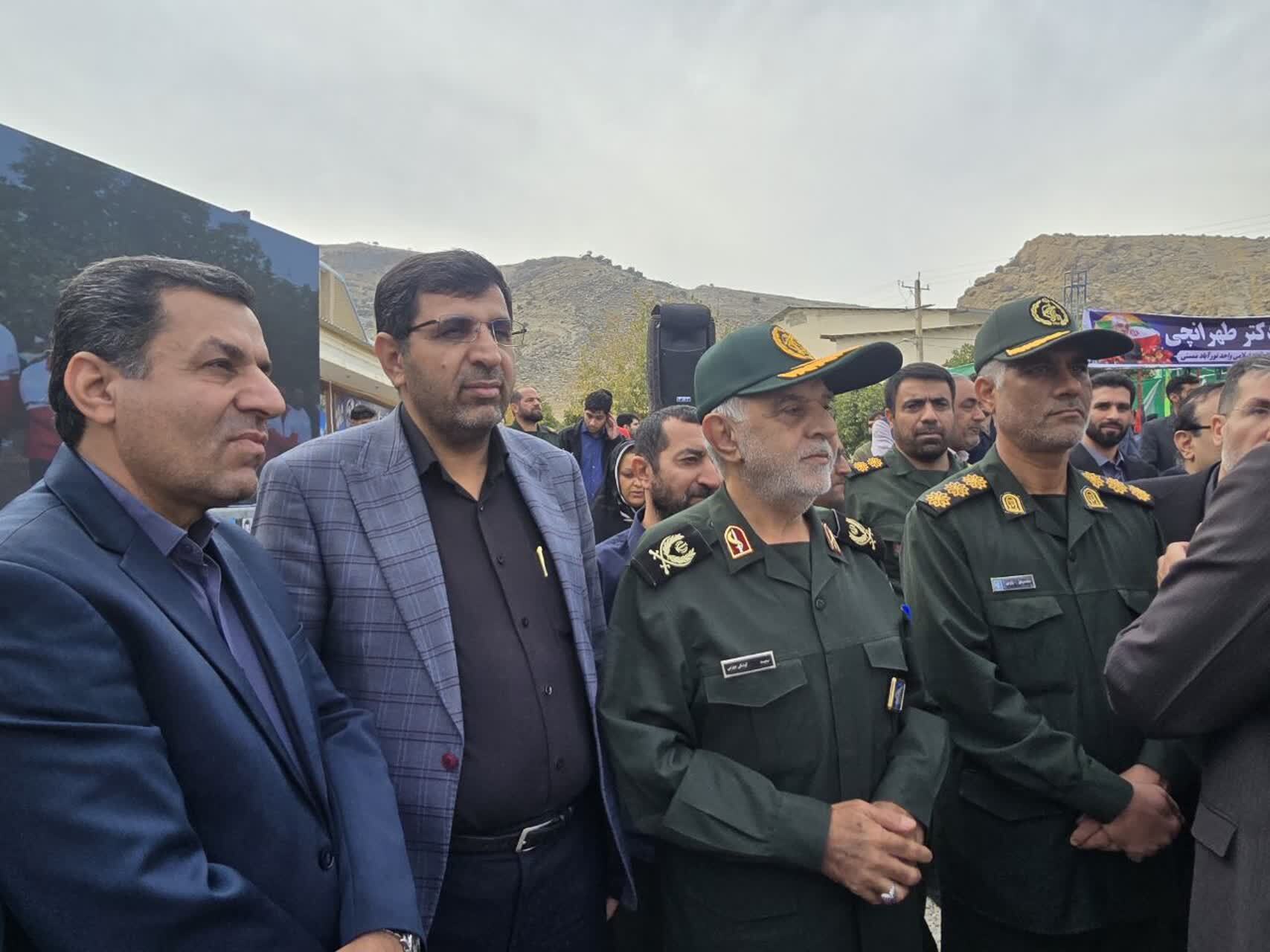 خون شهدا مهمترین سلاح ملت در برابر استکبار جهانی است خون شهدا مهمترین سلاح ملت در برابر استکبار جهانی است