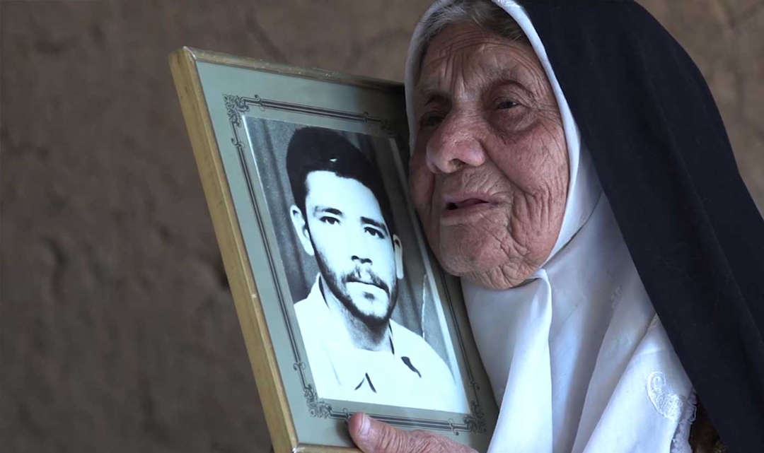 مادرانی که با صدای زنگ در نفس میکشند مادرانی که با صدای زنگ در نفس میکشند