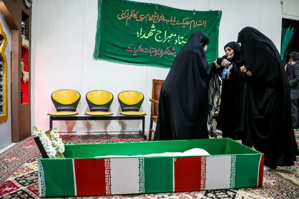 مادرانی که با صدای زنگ در نفس میکشند مادرانی که با صدای زنگ در نفس میکشند