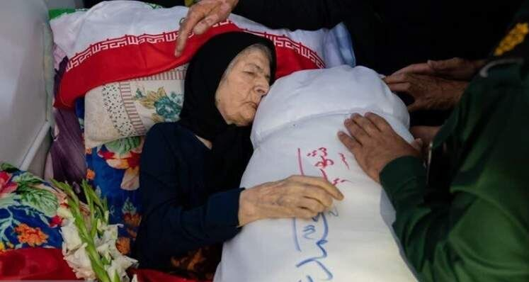 مادرانی که با صدای زنگ در نفس میکشند مادرانی که با صدای زنگ در نفس میکشند