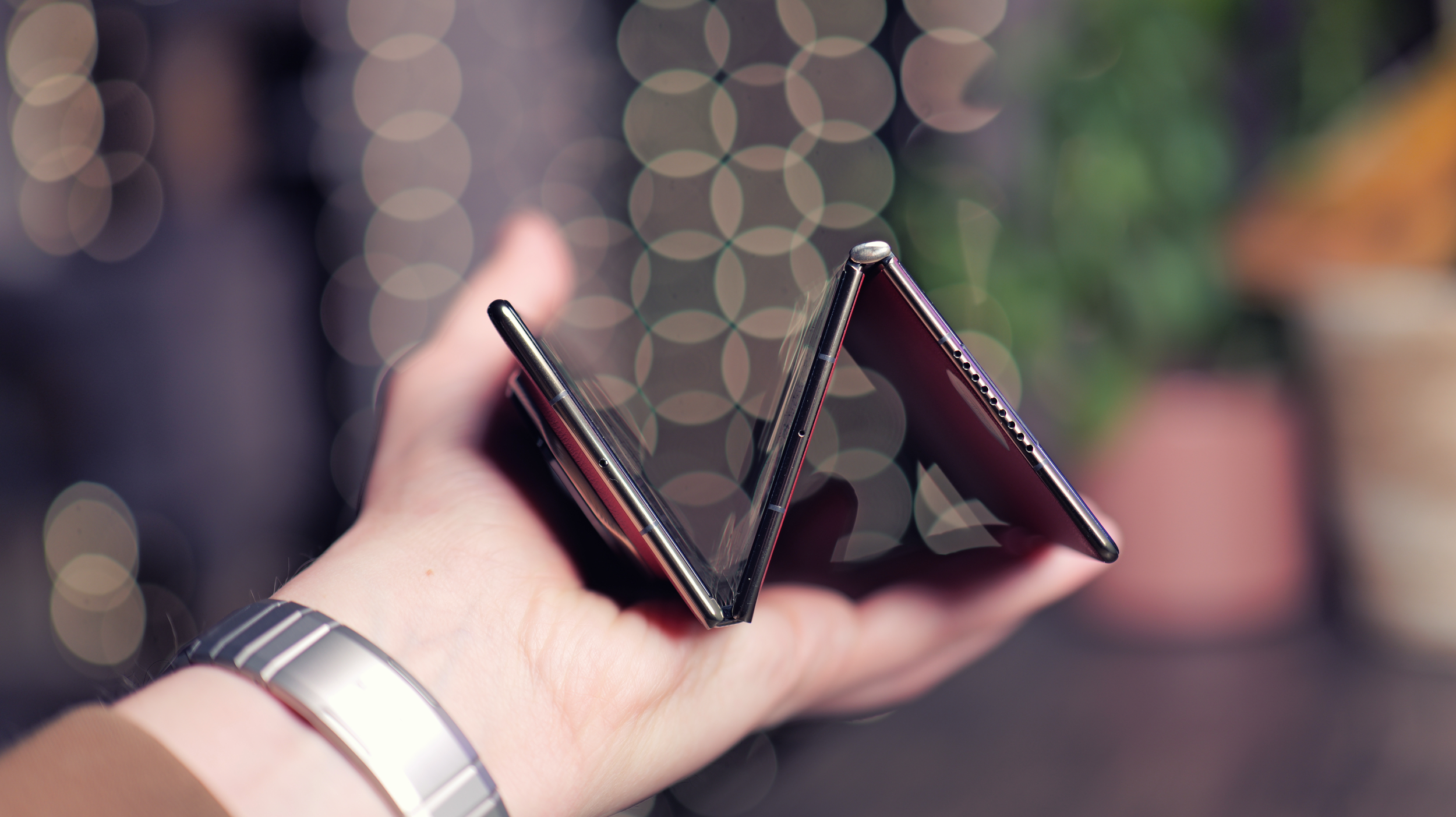 سامسونگ چگونه هواوی را در گوشیهای سه تکه شکست داد؟ سامسونگ چگونه هواوی را در گوشیهای سه تکه شکست داد؟