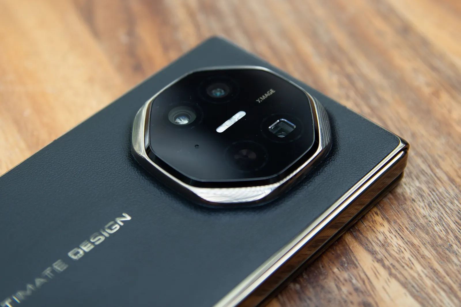 سامسونگ چگونه هواوی را در گوشیهای سه تکه شکست داد؟ سامسونگ چگونه هواوی را در گوشیهای سه تکه شکست داد؟