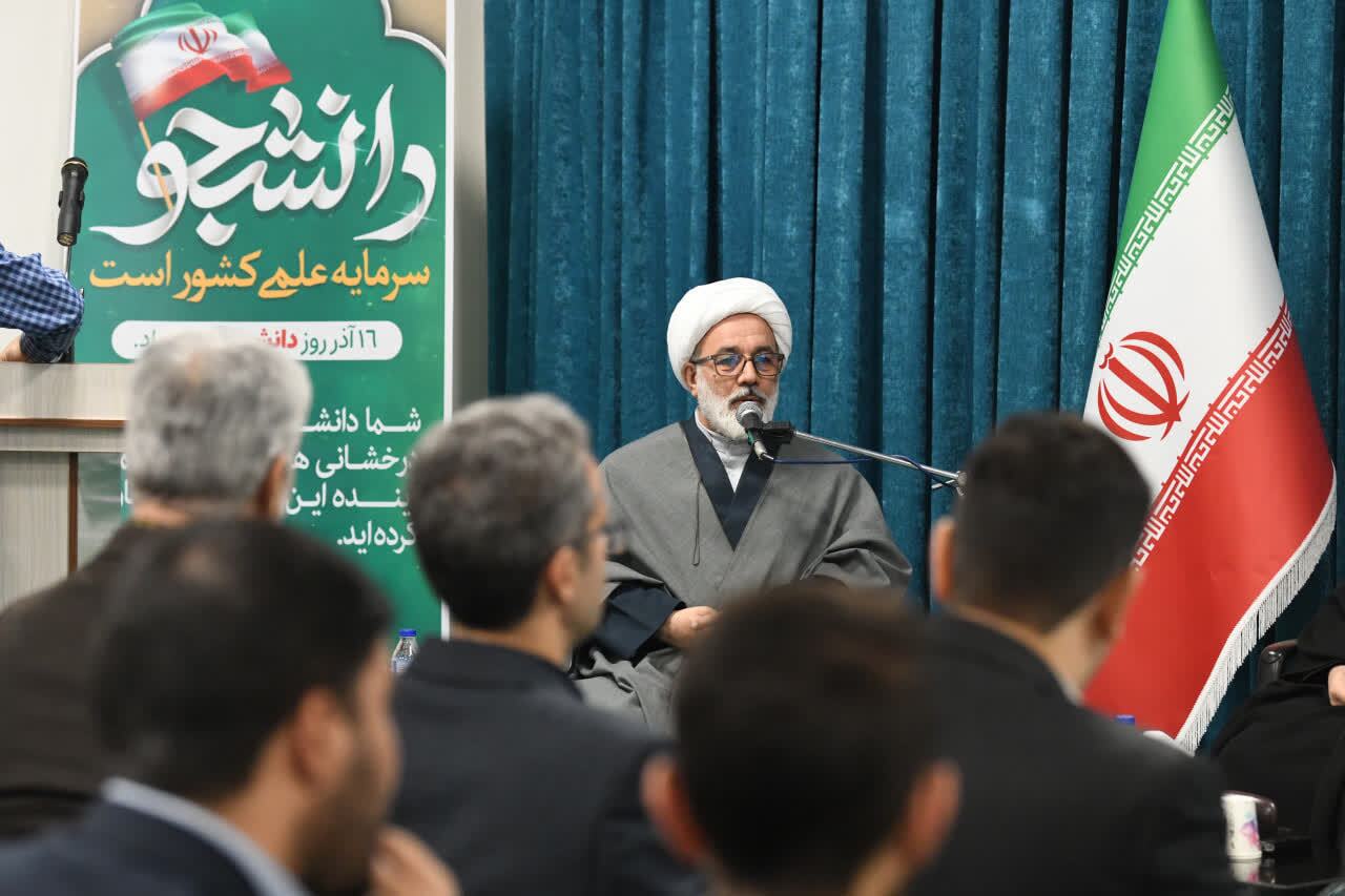 نماینده ولیفقیه در استان آذربایجانغربی خطاب به دانشجویان: خواستهتان بر زمین مانده، به من بگویید! نماینده ولیفقیه در استان آذربایجانغربی خطاب به دانشجویان: خواستهتان بر زمین مانده، به من بگویید!