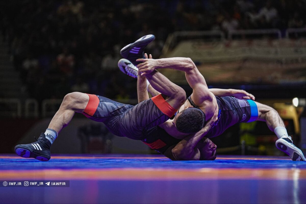 برتری خیبر و استقلال پیش از رویارویی با هم در هفته پایانی