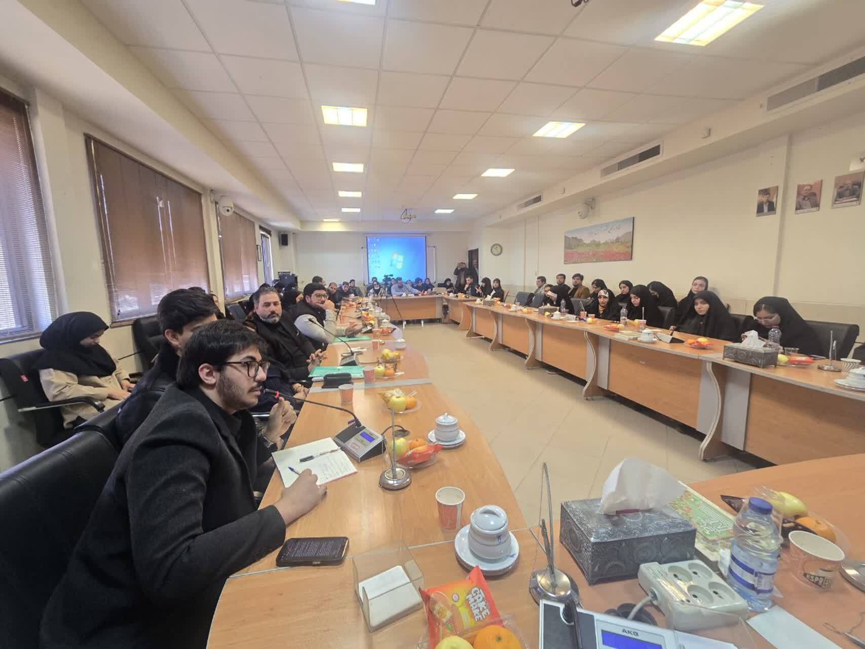 دانشجو باید جسور باشد!/ هشدار به استادان کمکار و تأکید بر هموارسازی مسیر نقد سازنده دانشجو باید جسور باشد!/ هشدار به استادان کمکار و تأکید بر هموارسازی مسیر نقد سازنده