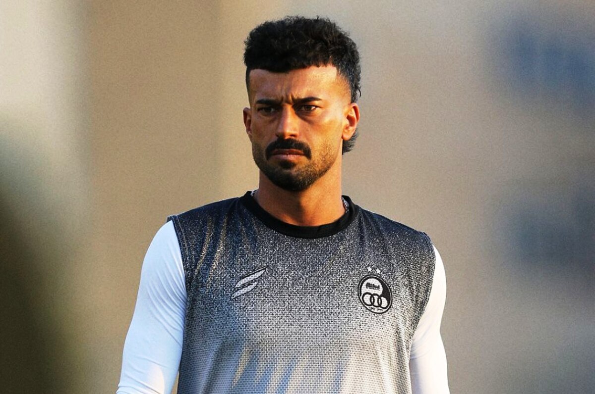 مدیر رسانه ای استقلال: رضاییان کاپیتان تیم و بازیکنی حرفه‌ای است  او امروز هم مثل دیروز تمرین می کند