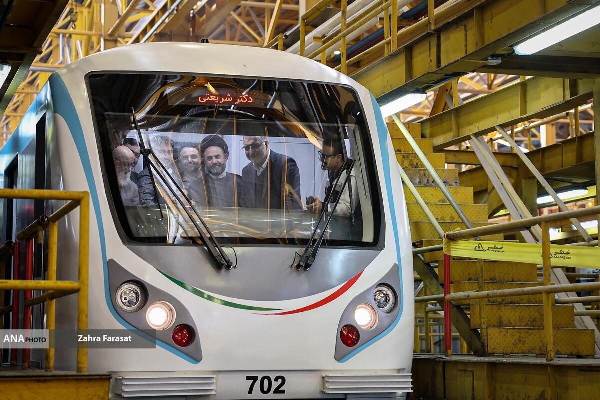 رونمایی از دو رام قطار ملی  اولین محموله اتوبوس‌های BRT تا ۱۰ روز آینده وارد بندرعباس می‌شود