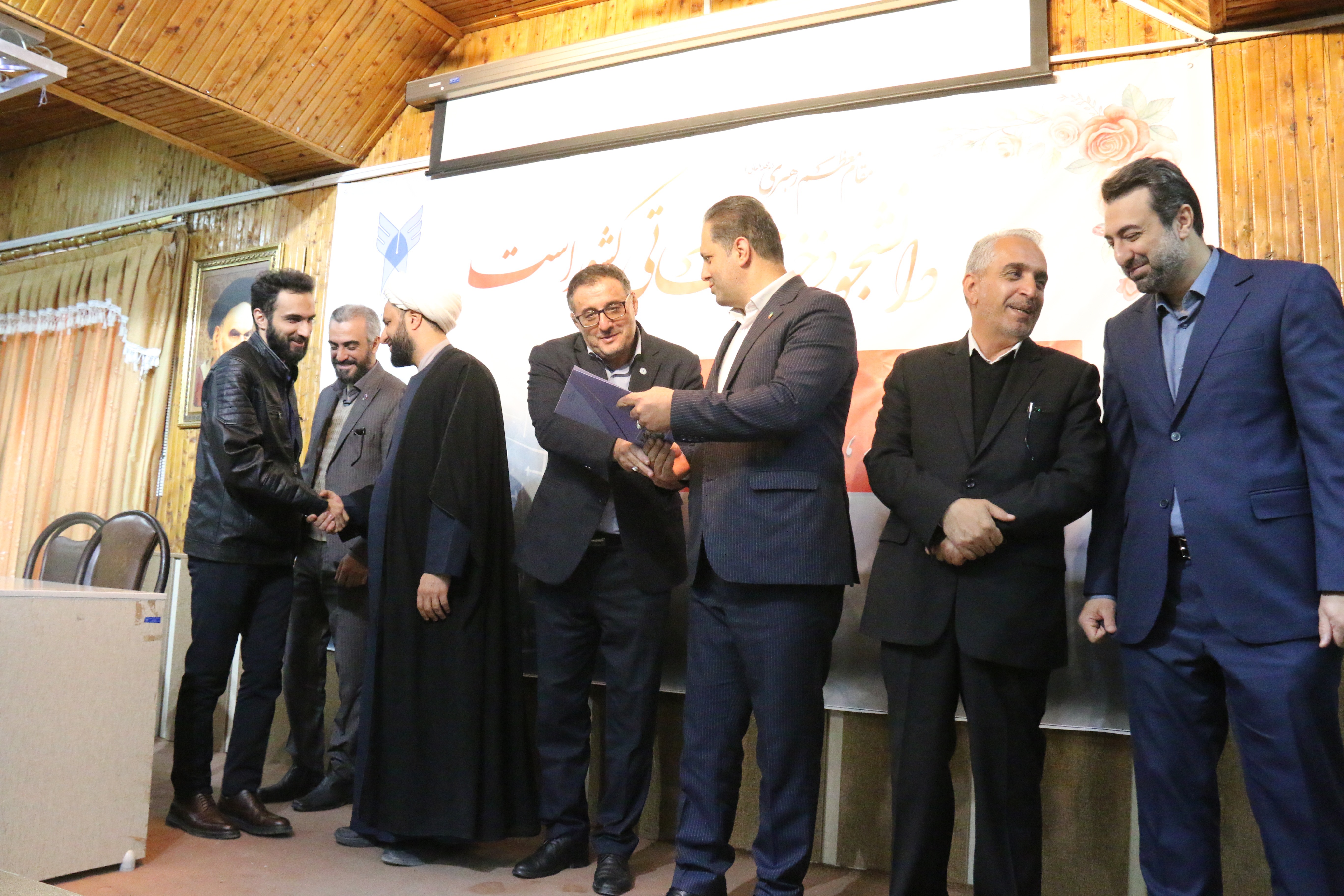 فرماندار همدان: دانشجویان ذهن خلّاق خود را به سمت حل مسائل کشور سوق دهند فرماندار همدان: دانشجویان ذهن خلّاق خود را به سمت حل مسائل کشور سوق دهند