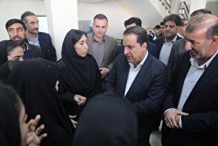 فیلم| دانشجویان با خشاب پُر رودرروی استاندار ایلام