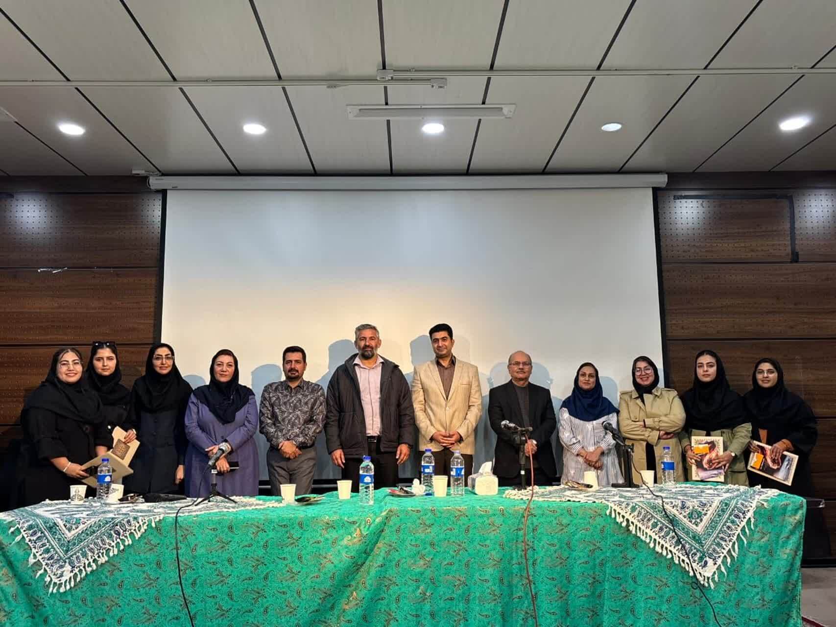 نوآوری، اخلاق و تحول دیجیتال در یک قاب/ میکروبیولوژی فقط علم نیست، منش و آیندهسازی است نوآوری، اخلاق و تحول دیجیتال در یک قاب/ میکروبیولوژی فقط علم نیست، منش و آیندهسازی است