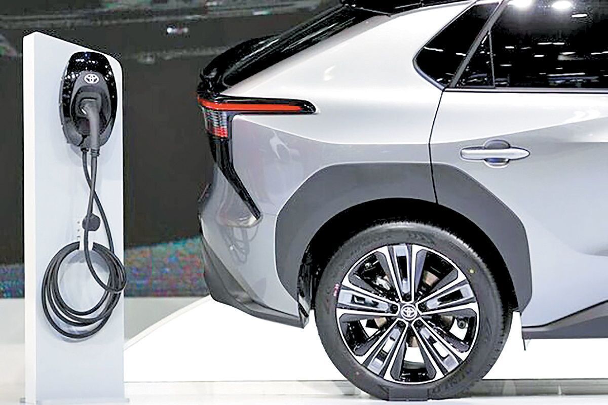 چرا وزارت صمت از ظرفیت بودجه‌ای برای برقی‌سازی خودرو استفاده نکرد؟