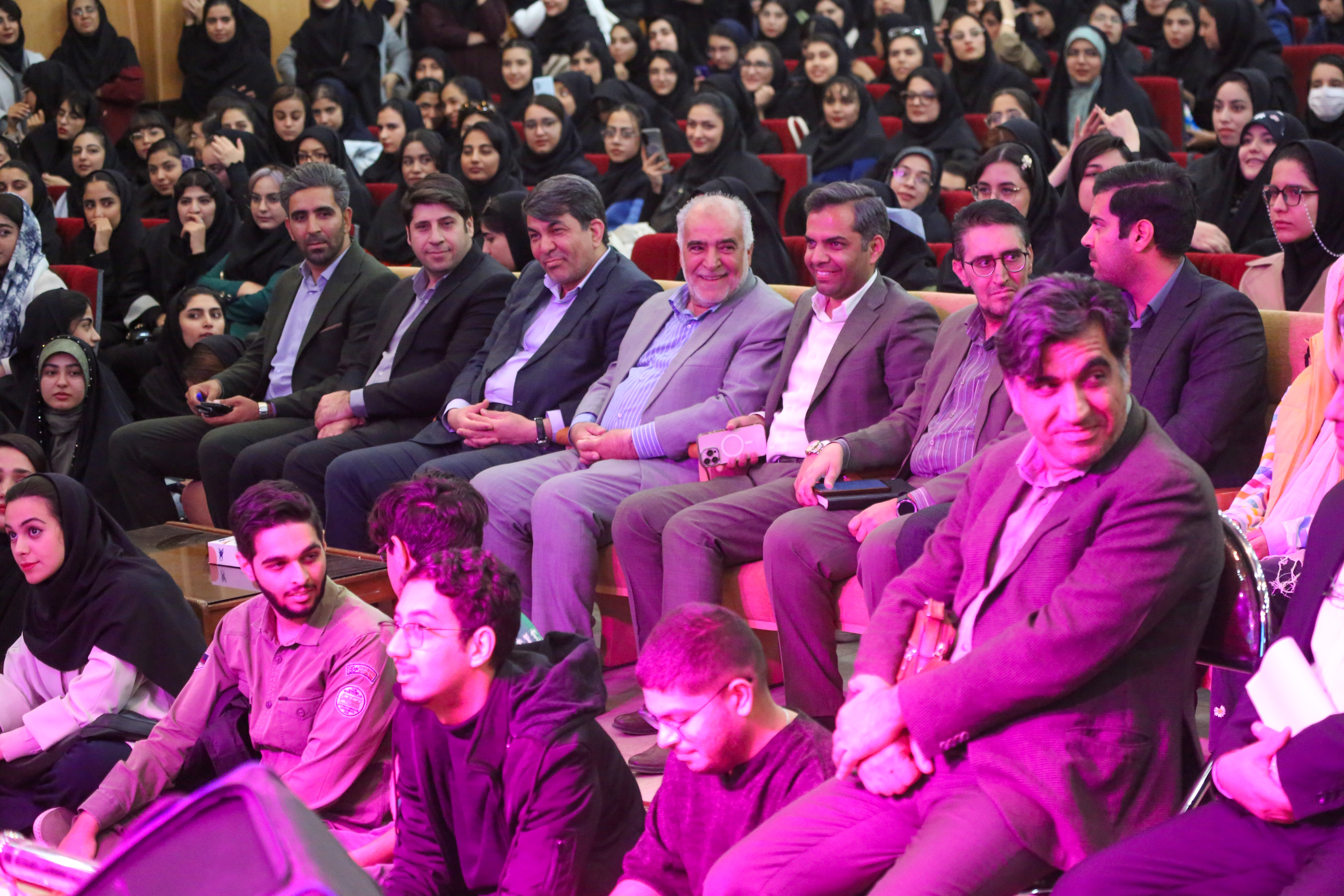 استاندار کرمان: دانشگاه آزاد علاوه بر جایگاه مطلوب علمی در روند توسعه استان کرمان پیشروست استاندار کرمان: دانشگاه آزاد علاوه بر جایگاه مطلوب علمی در روند توسعه استان کرمان پیشروست