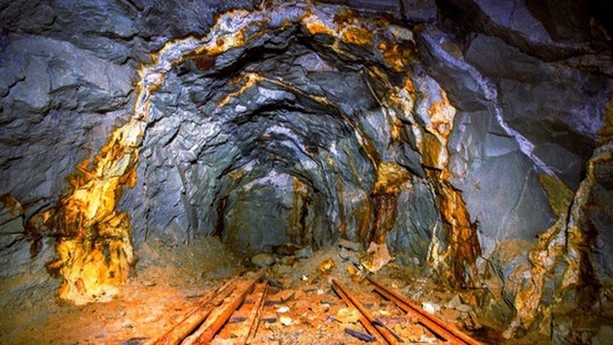 آزادسازی ۳۲۶ پهنه معدنی  نوسازی ماشین آلات معدنی برای تحقق رشد ۱۳ درصدی