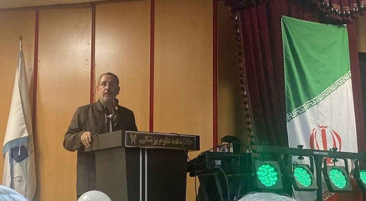 دانشجوی پزشکی باید اخلاق و کار تیمی را با هم بیاموزد