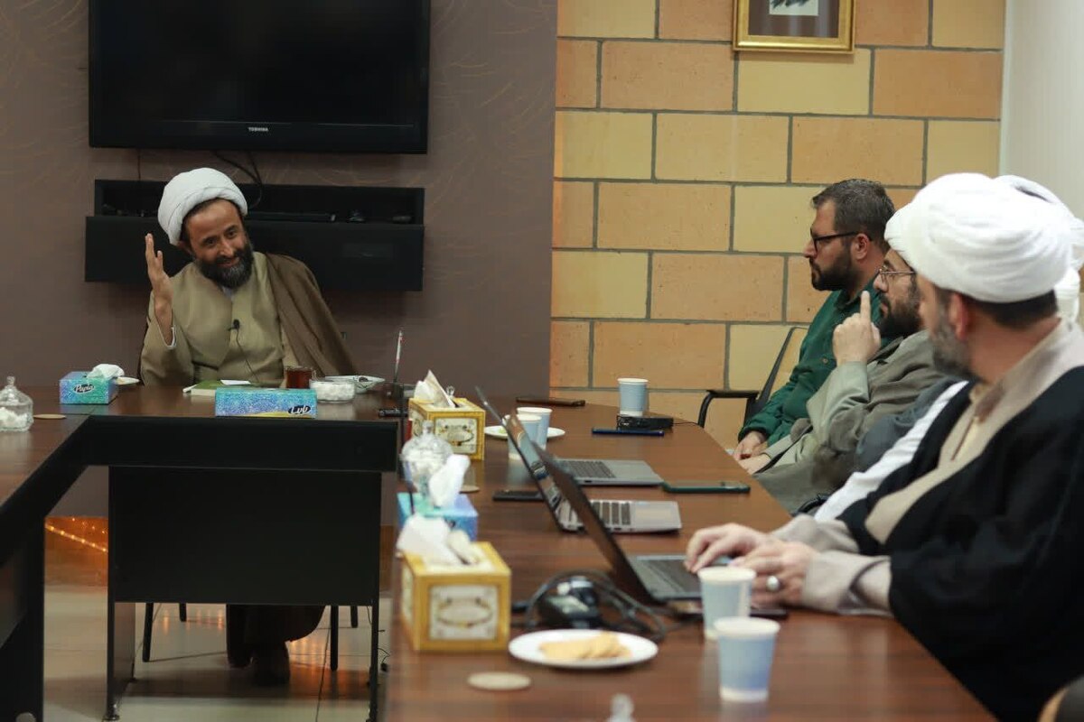 جامعه‌سازی بدون خودسازی در منطق امام (ره) مردود است   امینی‌نژاد: امام (ره) امتدادی‌ترین ذهن دوران معاصر را داشت