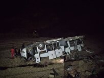 ۱۳ مصدوم بر اثر واژگونی اتوبوس در جاده یاسوج – اصفهان 