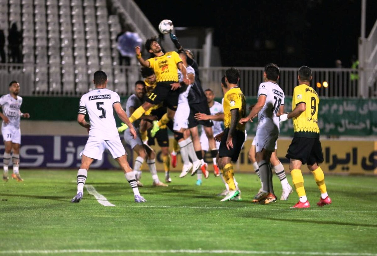 سپاهان به صدر رسید؛ برد مهم چادرملو در شیراز  تساوی سرد در رفسنجان