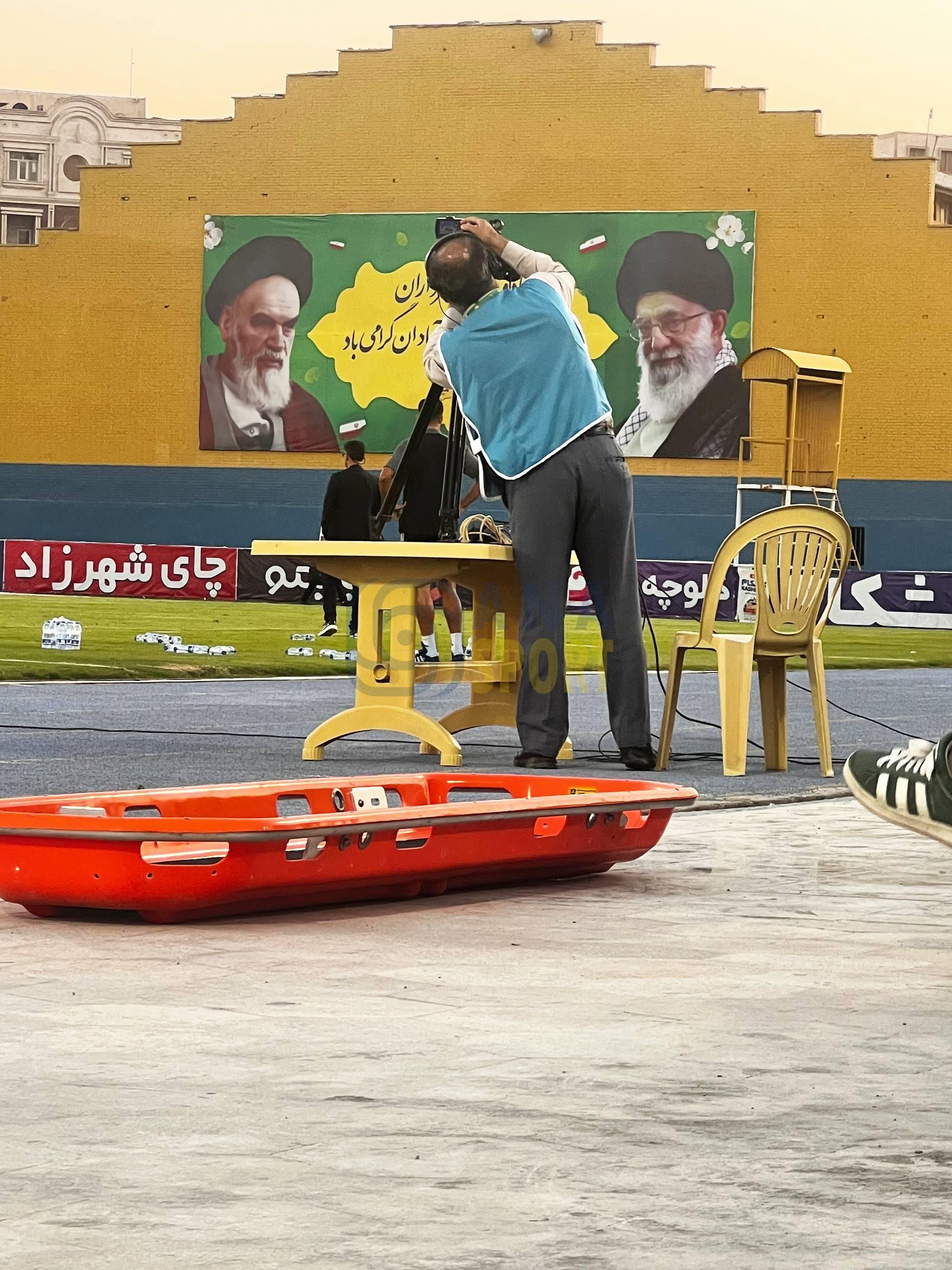 اتفاق عجیب در جام حذفی؛ استفاده از میز غذاخوری به&zwnj;جای پایه دوربین+عکس