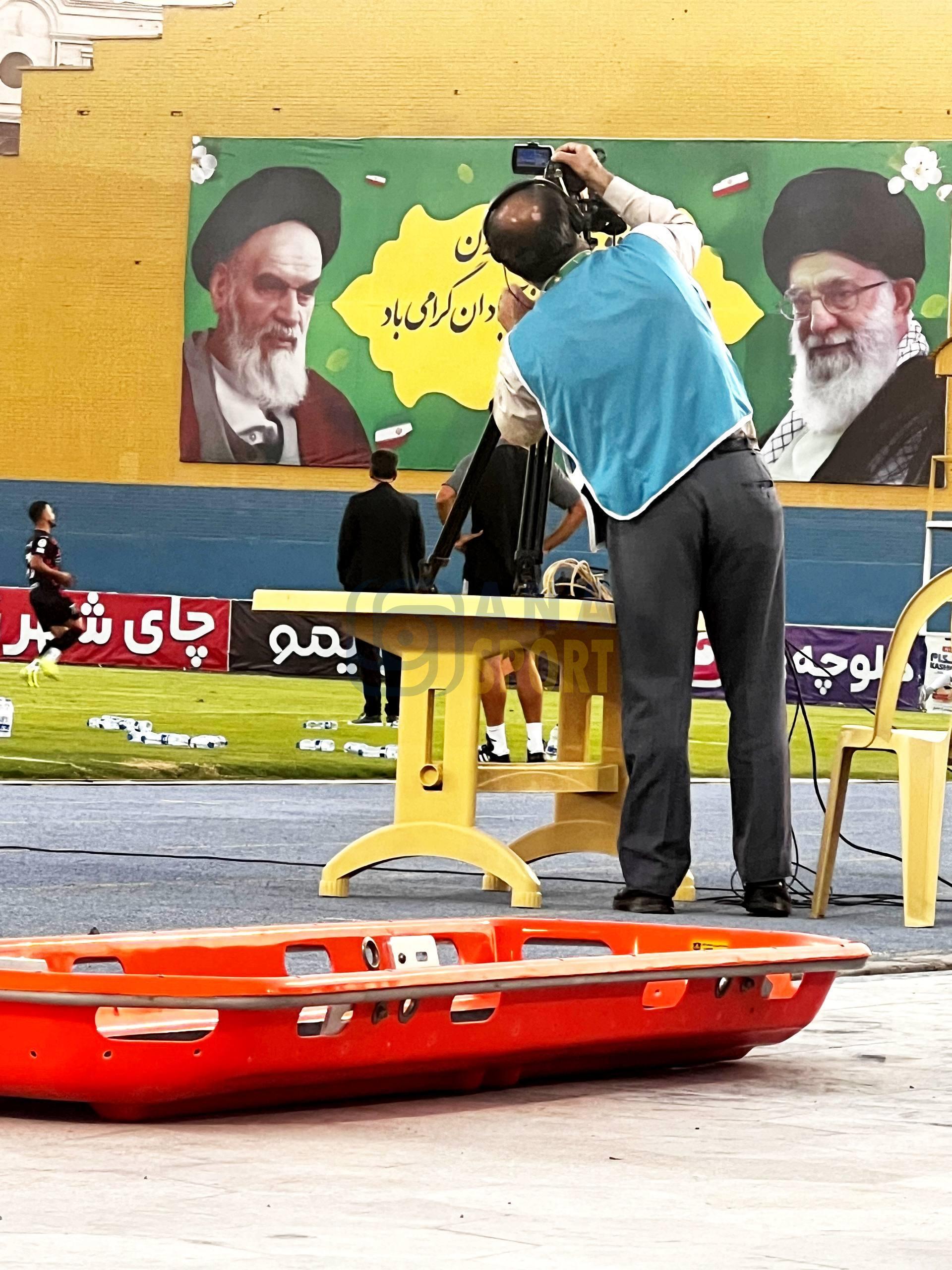 اتفاق عجیب در جام حذفی؛ استفاده از میز غذاخوری به&zwnj;جای پایه دوربین+عکس