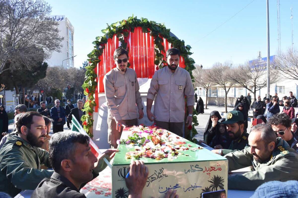 دانشگاهیان قوچان هم‌نفس با مردم در تشییع شهید بی‌نشان