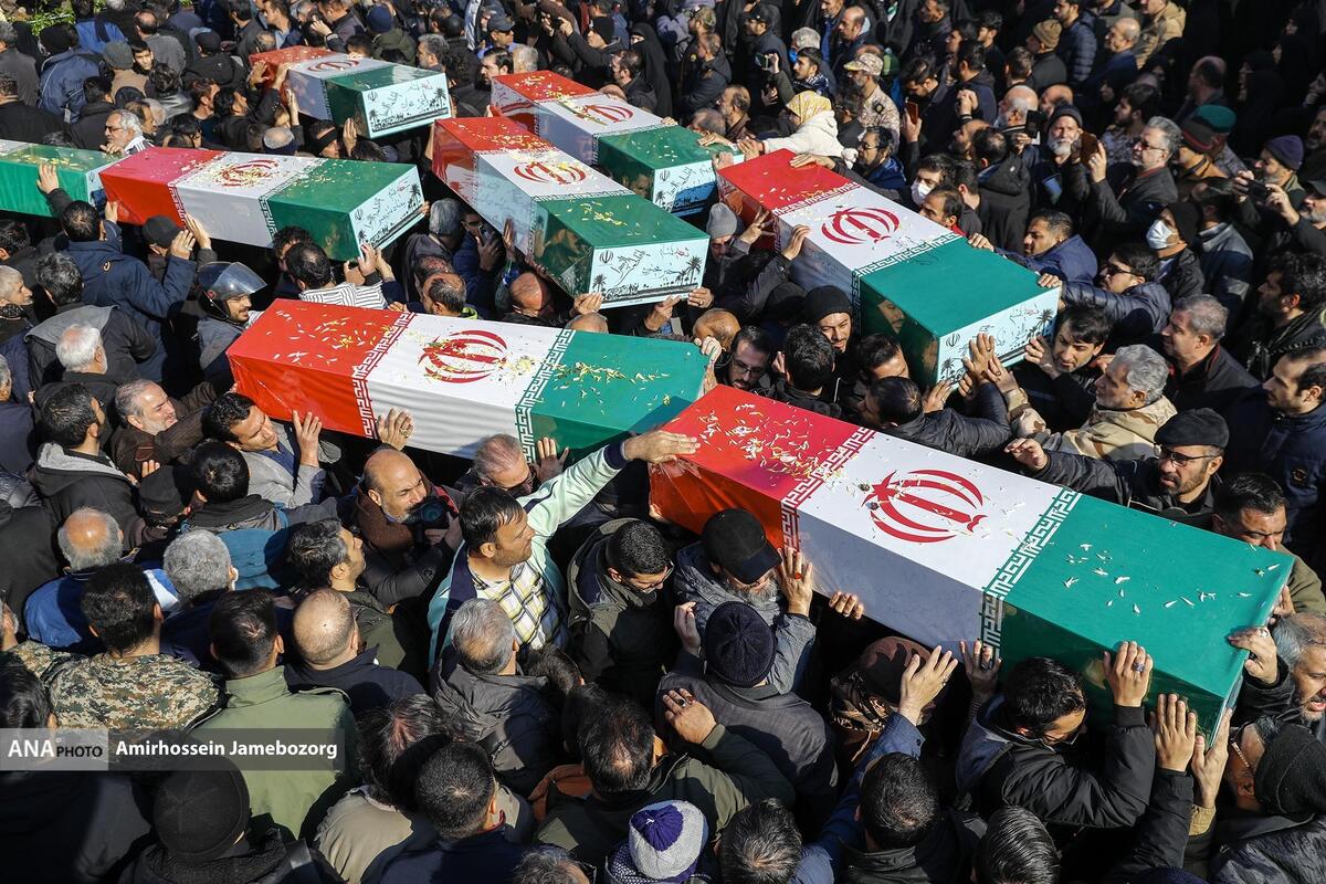 تهران میزبان مراسم باشکوه تشییع پیکر ۱۰۰ شهید گمنام در سالروز شهادت حضرت زهرا (س)