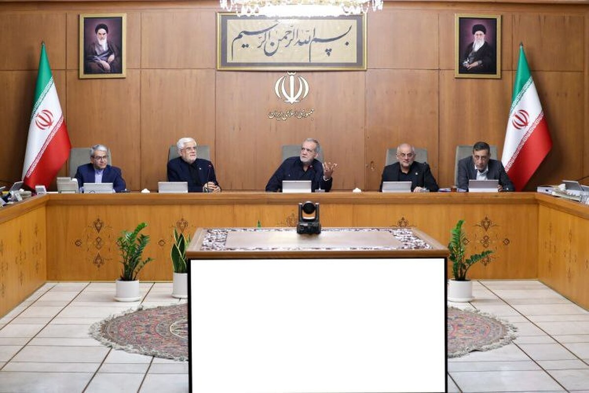 پزشکیان: اقتصاد با دستور اداره نمی‌شود؛ لزوم جبران افزایش قیمت کالا‌های اساسی با کالابرگ