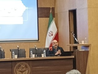 رئیس دانشگاه تهران: ۲۰ هزار دانشجوی متخصص را رایگان در اختیار صنعت قرار می‌دهیم