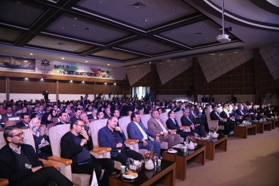 دومین جشنواره عکس «ایران جوان» با مشارکت ۲۴۰۰ عکاس از ۱۱ کشور به خط پایان رسید دومین جشنواره عکس «ایران جوان» با مشارکت ۲۴۰۰ عکاس از ۱۱ کشور به خط پایان رسید