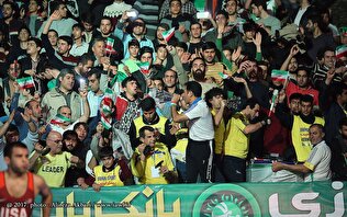 در آستانه دیدار‌های نیمه‌نهایی لیگ برتر کشتی آزاد؛ قبل از ۹ صبح سالن هفتم‌تیر پر شد!