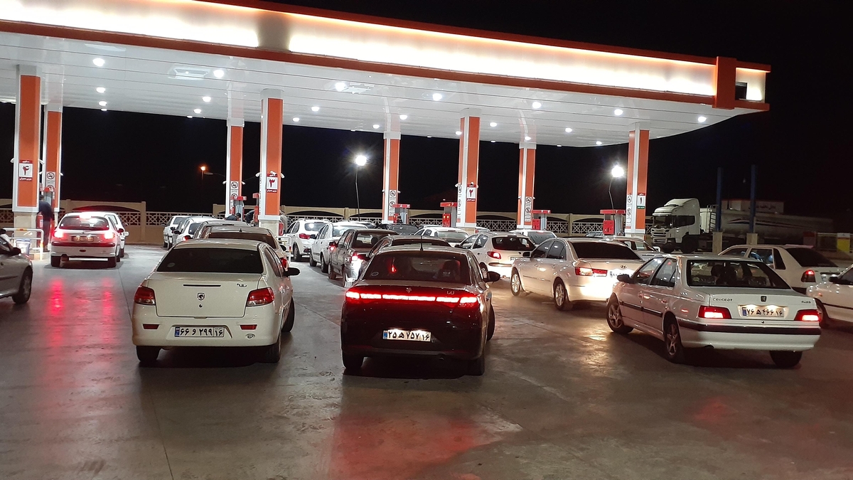 سه‌نرخی شدن بنزین عملیاتی شد؛ از کنترل ناترازی تا آرامش در پمپ‌بنزین‌ها  سهمیه پایه ۶۰ لیتری با ۱۵۰۰ تومان!