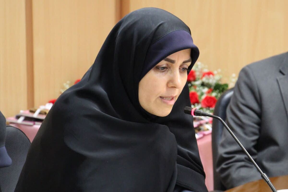 زن و مادر آگاه، محور حرکت خانواده و جامعه است