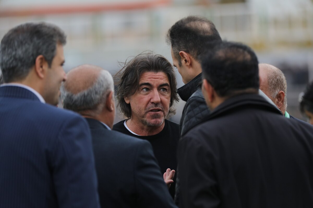 گفت‌‎وگوی ساپینتو و داور VAR پیش از شروع بازی  کری هواداران خیبر برای استقلال+ فیلم