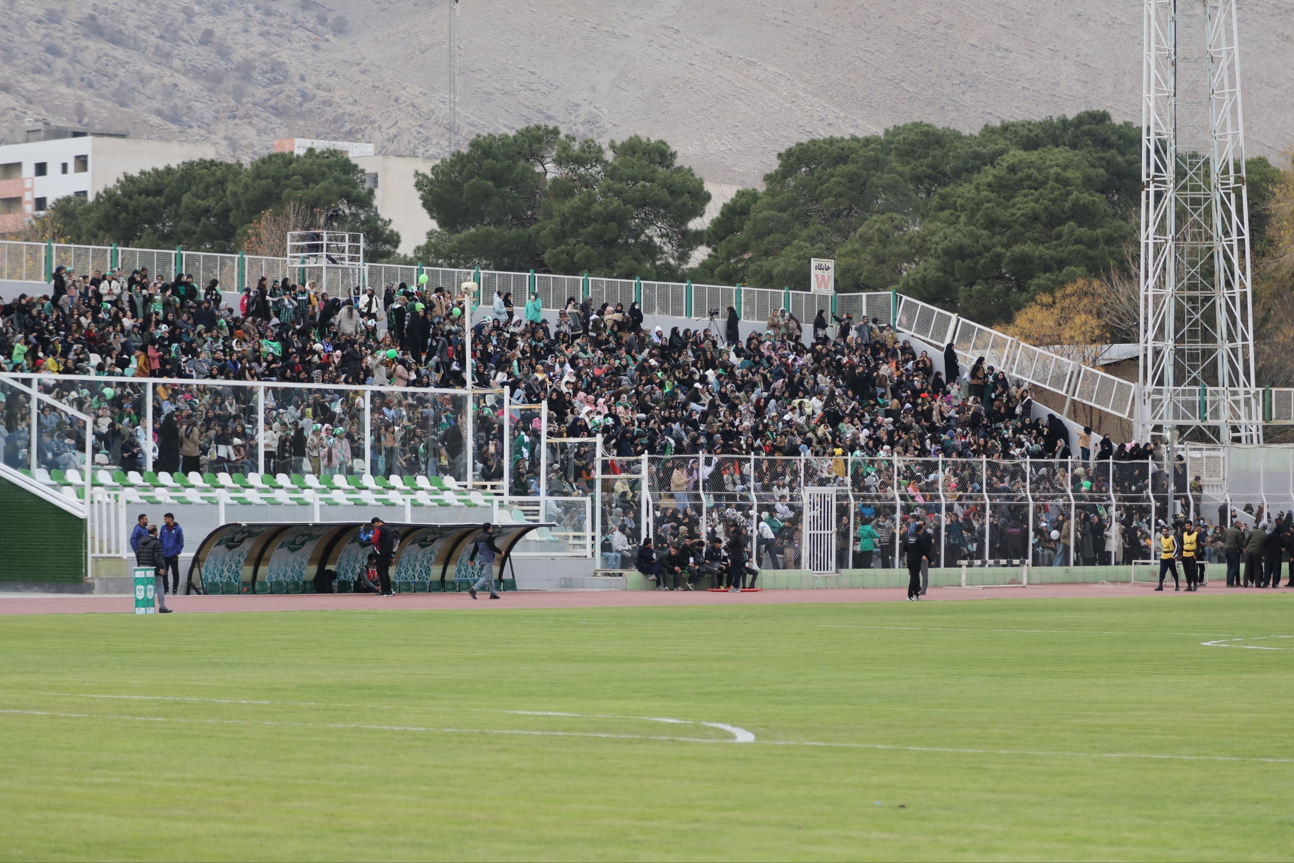 گفتوگوی ساپینتو و داور VAR پیش از شروع بازی/ گفتوگوی ساپینتو و داور VAR پیش از شروع بازی/