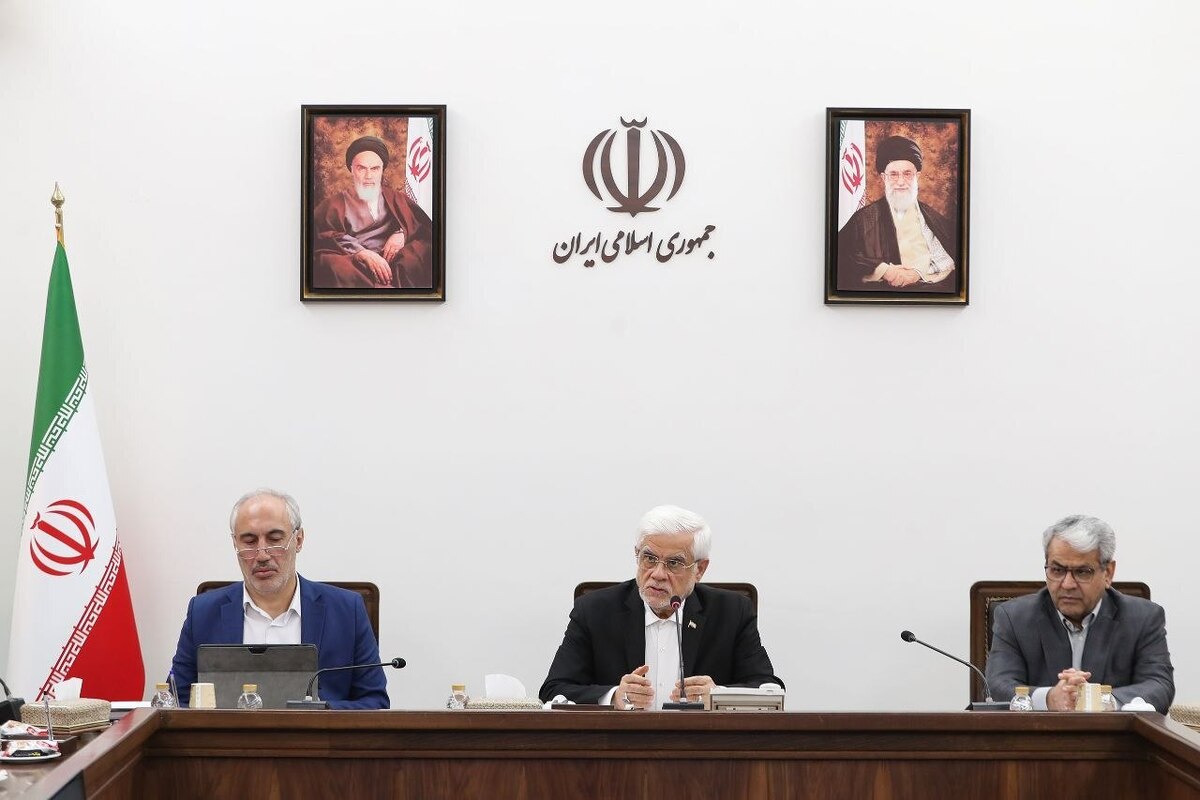 عارف: خدمتگزاران مردم در دولت برای حل مسائل و مشکلات شبانه‌روزی کار می‌کنند و تعطیلی نمی‌شناسند