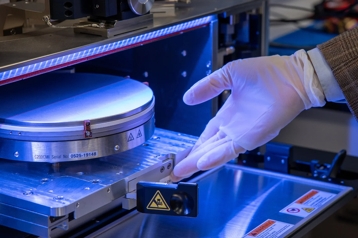 محققان نخستین تراشه ۳ بعدی یکپارچه را در مقیاس تجاری تولید کردند