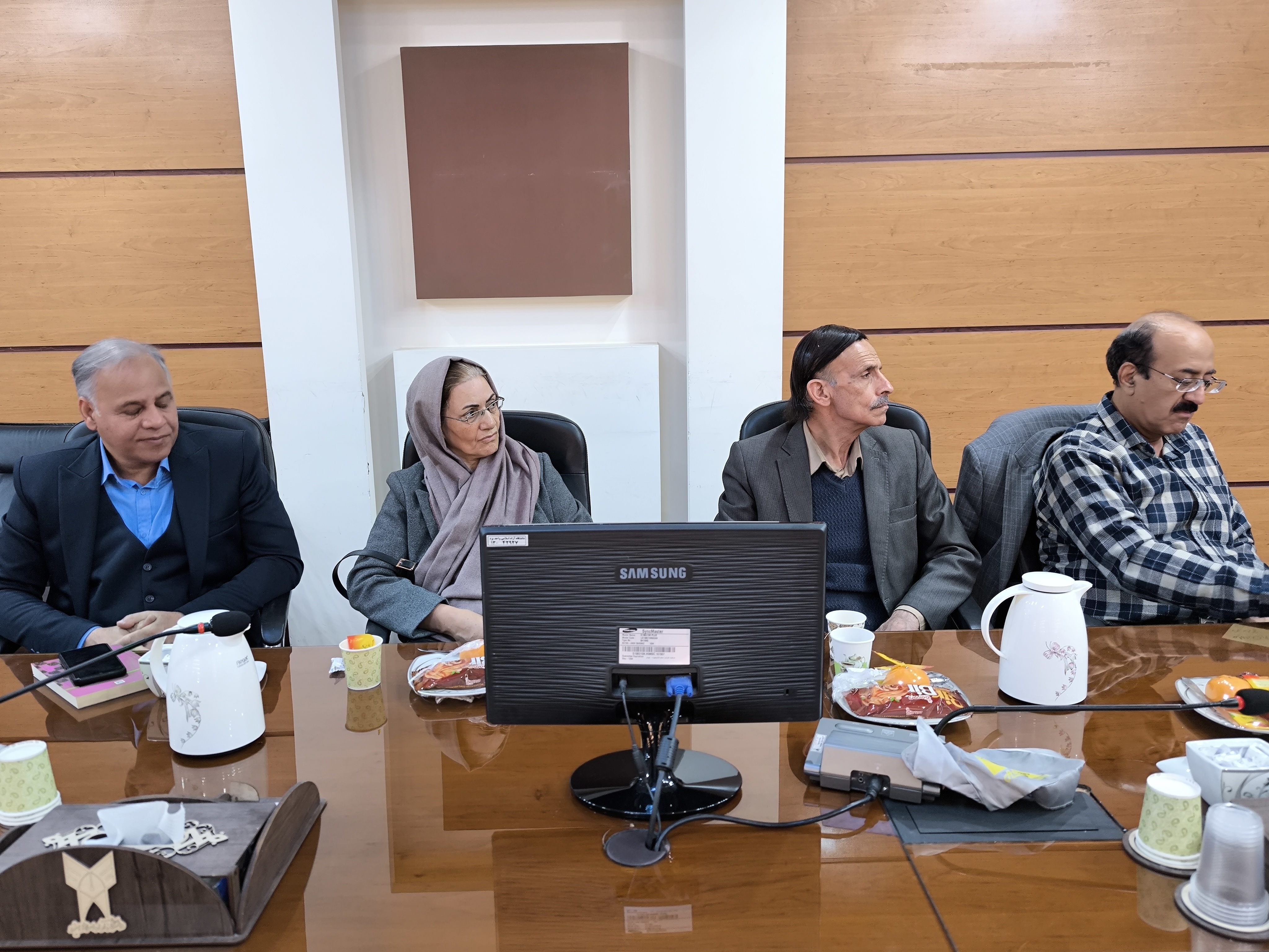 شعر ماندگار شاعر را به خلیفهاللهی خودش متعهد میکند شعر ماندگار شاعر را به خلیفهاللهی خودش متعهد میکند