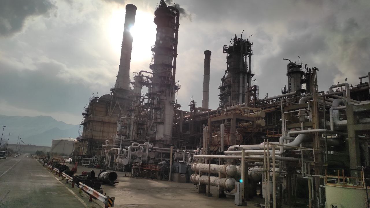 افتتاح بزرگترین نیروگاه خورشیدی ایران با ظرفیت ۲۷۰ مگاوات / بهرهبرداری کامل از فاز دوم پالایشگاه شازند افتتاح بزرگترین نیروگاه خورشیدی ایران با ظرفیت ۲۷۰ مگاوات / بهرهبرداری کامل از فاز دوم پالایشگاه شازند