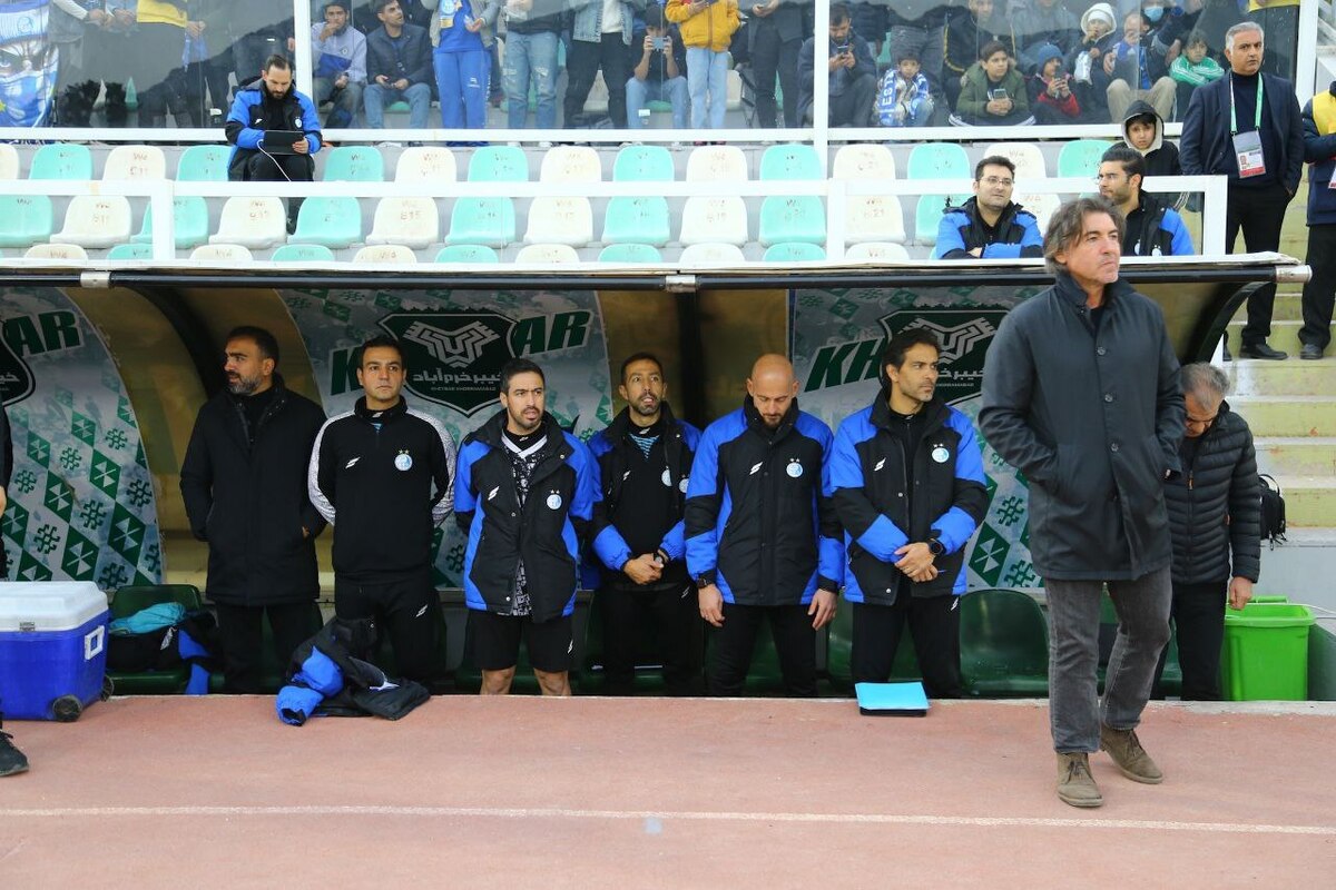 روشن:همین مانده بود که خسرو حیدری هم مثل دلال ها حرف بزند!  ساپینتو مربی درجه یکی نیست