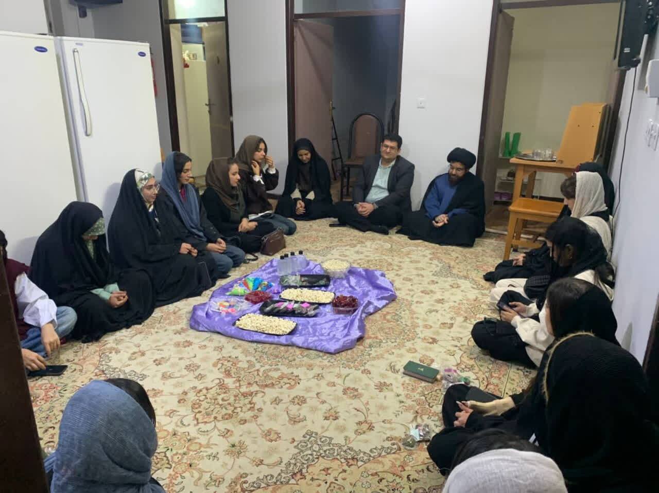 از سنت ایرانی تا افق مهدوی؛ شبی که یلدا با امید به آینده معنا شد از سنت ایرانی تا افق مهدوی؛ شبی که یلدا با امید به آینده معنا شد