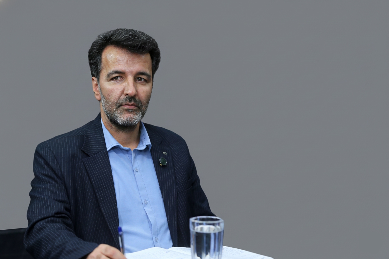 نمازی: مردم فقیرند اما بنزین ارزان اقتصاد را نابود کرده؛ دولت فداکاری کرد | گودرزی: دولت مرتکب جرم شده، مسئله بنزین نه اقتصادی است نه سیاسی؛ رانتی است