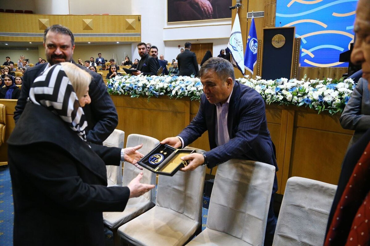 «یلدای لاکچری» به جای اولویت‌های مهم  استقلال درگیر نمایشِ های تبلیغاتی تاجرنیا