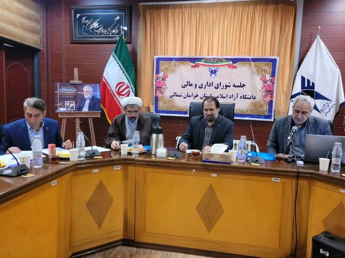 به تک‌تک شهدا مدیونیم  دانشگاه آزاد باید مهد علم، اخلاق و خدمت به جوانان باشد