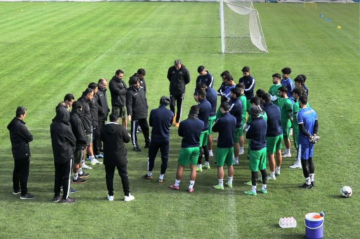 پیکان در دو گروه و با ۱۰ غایب به گچساران می‌رود