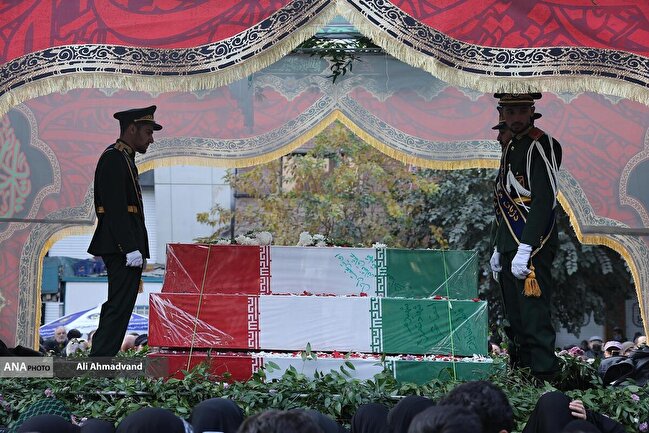 عطر لاله‌های خوشنام فاطمی در کوچه‌های تهران پیچید/ تشیع پیکر ۳۰۰ شهید در سراسر کشور