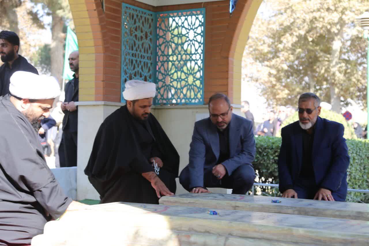 حضرت فاطمه زهرا(س) نمونهای جامع از انسان ولایتمدار، ایمان و اخلاص است حضرت فاطمه زهرا(س) نمونهای جامع از انسان ولایتمدار، ایمان و اخلاص است