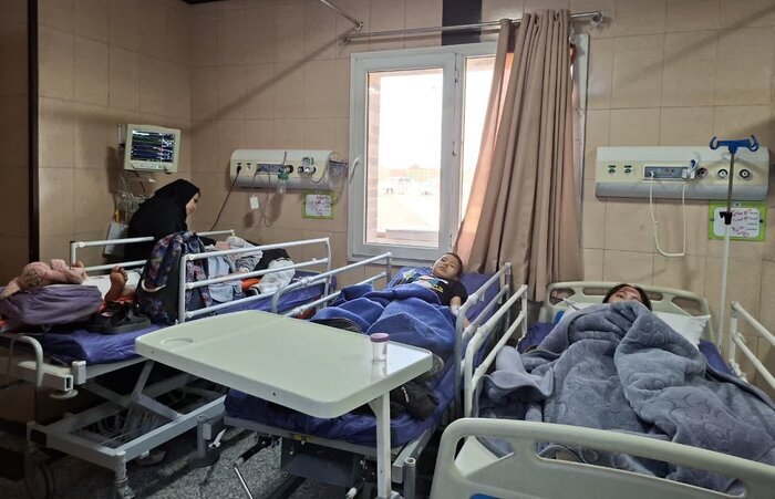 آخرین وضعیت واژگونی مینی&zwnj;بوس در گرمسار؛ از عدم توجه راننده به جلو تا شرایط حاد یک دانش&zwnj;آموز