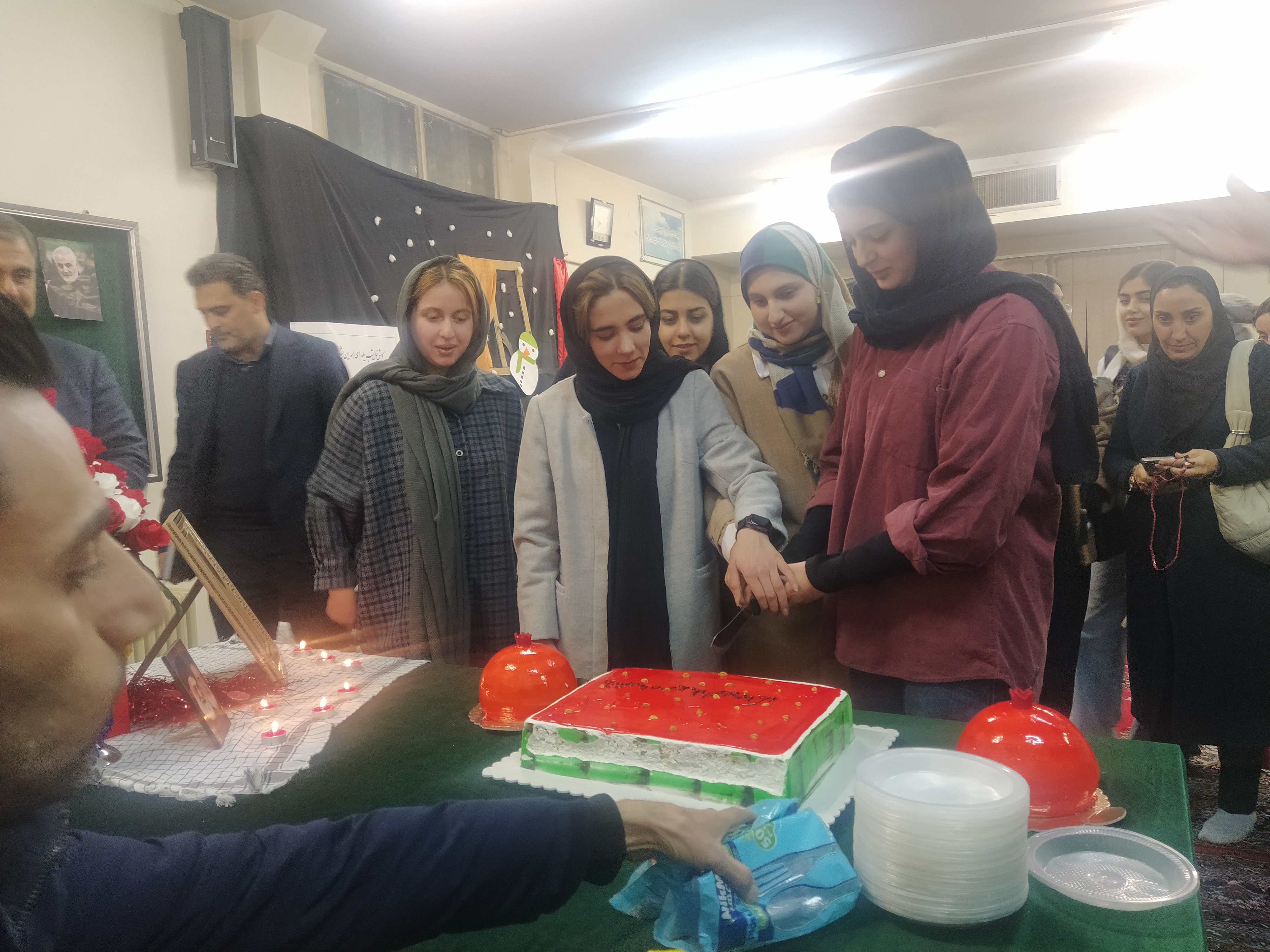 حضور رئیس دانشگاه آزاد استان تهران در جمع دانشجویان هم&zwnj;زمان با شب یلدا