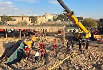 سقوط مرگبار کامیون در فروچاله جاده مخصوص؛ دو کارگر جان باختند+ فیلم