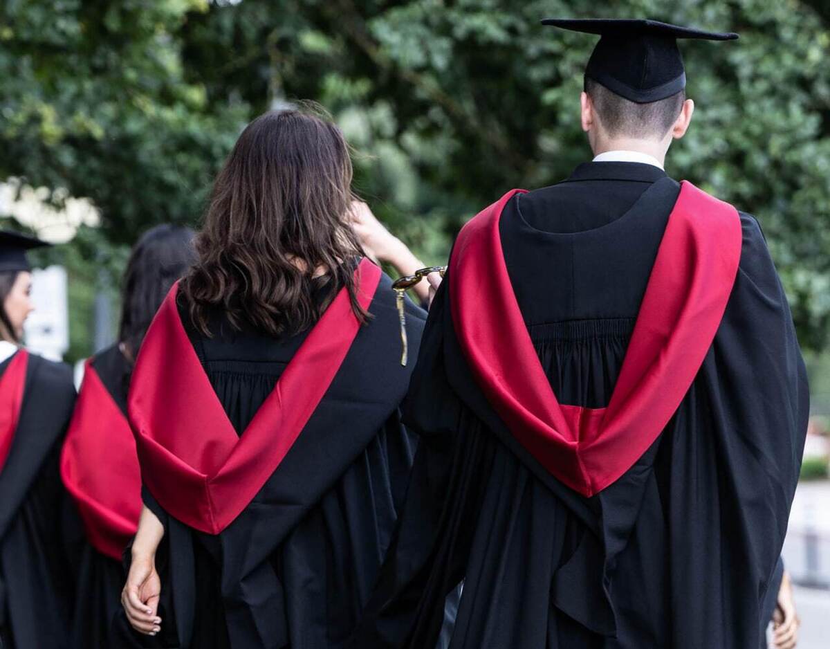 فارغ‌التحصیلان بریتانیا در معرض بحران مالی: بازپرداخت وام از درآمدهای پایین‌تر آغاز می‌شود